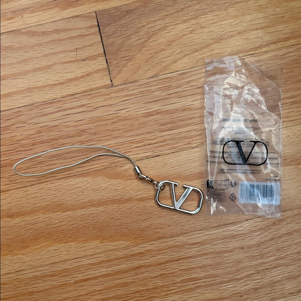 Valentino Gold charm - Picture 2 of 8
